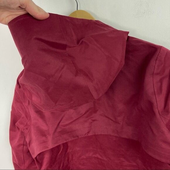 NWT Lululemon Rain Rebel Deep Ruby Jacket Size 2‎ Waterproof New with Tags Coat - Picture 14 of 16